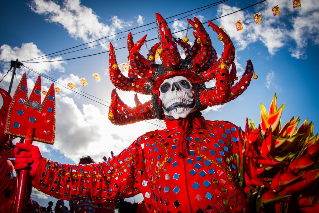 Personnage de Diable Rouge lors du Carnaval 2013 © Henri Salomon