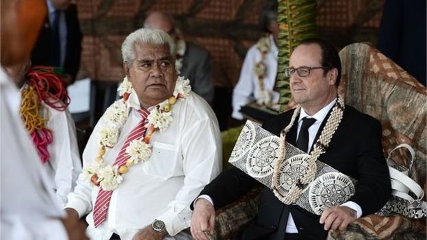 En février dernier, François Hollande rendait visite aux Wallisiens et Futuniens. Il pris part à la cérémonie du kava royal, qui a donné aux interprétations les plus farfelues des médias nationaux ©AFP