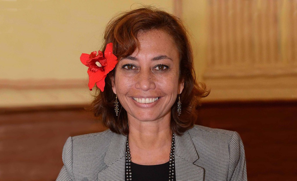 Nicole Sanquer, ministre de l'Education, candidate Tapurz Huira'atira pour la 2ème circonscription