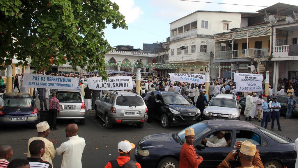 Des partisans de l'opposition lors d'une manifestation contre le référendum constitutionnel, à Moroni, le 13 juillet 2018. © Youssouf IBRAHIM / AFP