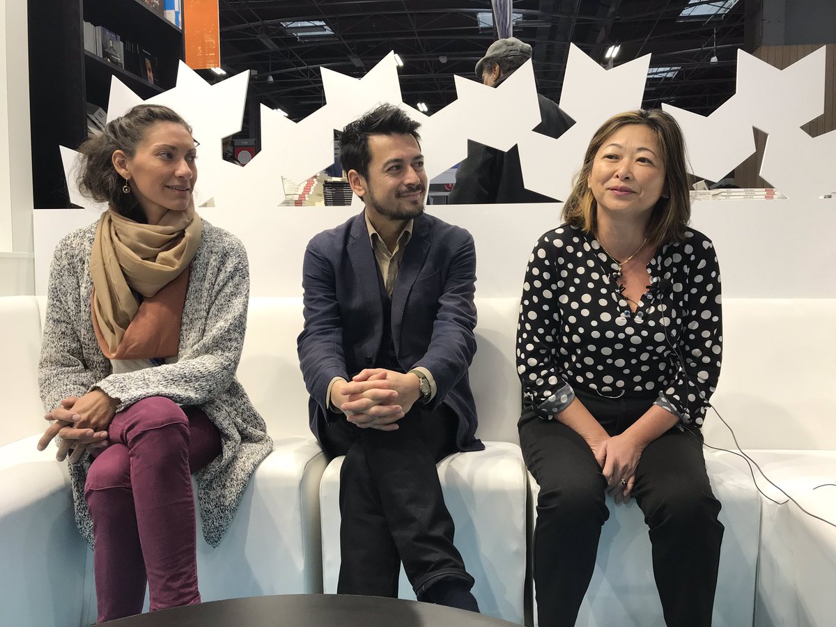 Arnaud Cheyssial, en compagnie de Lucille Bambridge, de l'association des éditeurs de Polynésie, et Caroline Tang, déléguée de la Polynésie à Paris, lors du Livre Paris 2019 ©Outremers360