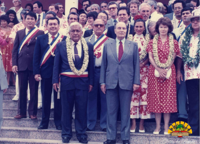 Jean Juventin et François Mitterrand, lors de l'inauguration de la mairie de Papeete en 1990 ©Ville de Papeete