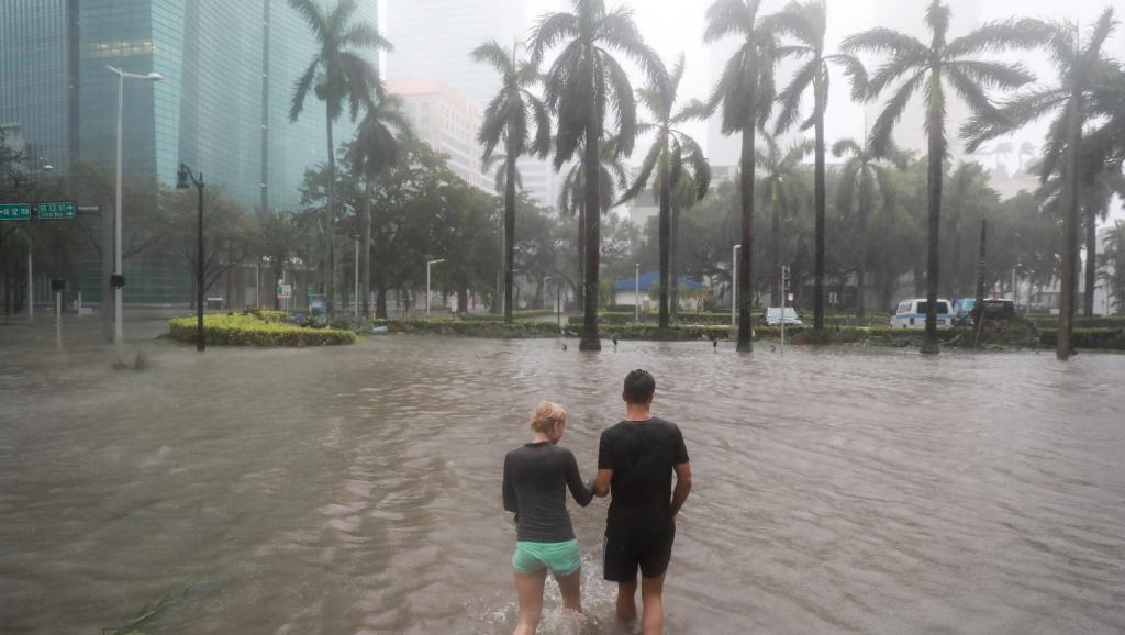 Les grandes mégalopoles côtières sont aussi concernées par la montée des eaux. Ici Miami en 2017, lors du passage d'Irma ©Stephen Yang / Reuters