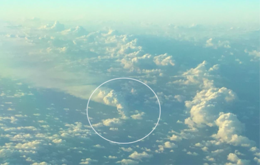 L'éruption vue depuis un vol d'Air New Zealand, mi-octobre