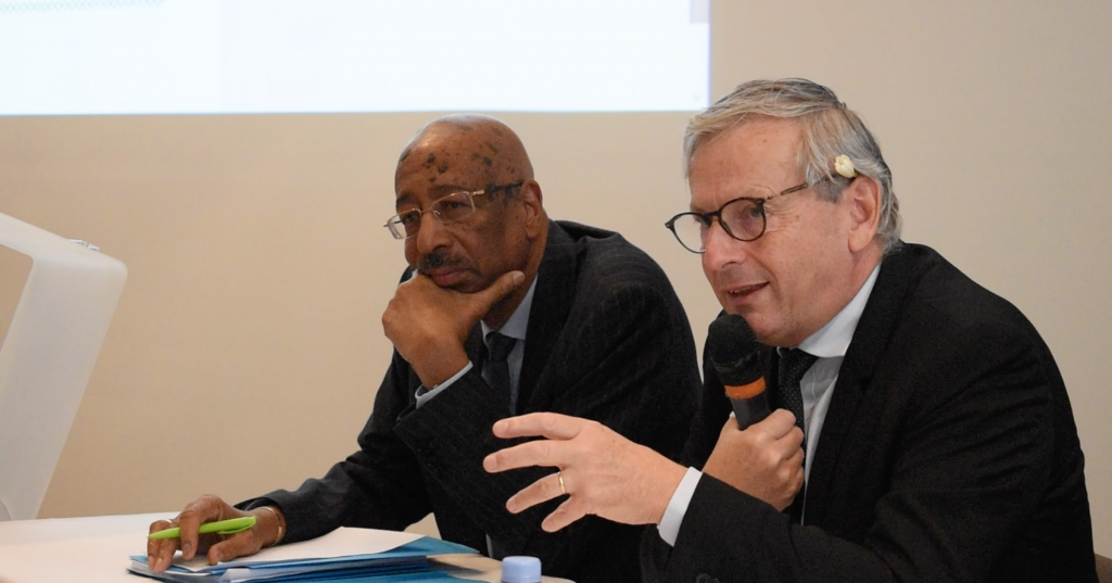 Les parlementaires  Jean-René Cazeneuve et  Georges Patient présentent les premieres lignes  de leur rapport sur les finances des collectivités locales
