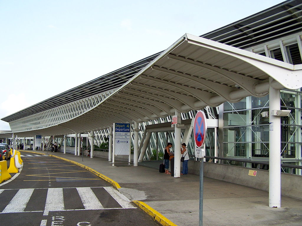 L'aéroport de Pointe-à-Pitre, comme tous les aéroports en Outre-mer, n'accueille plus de passagers