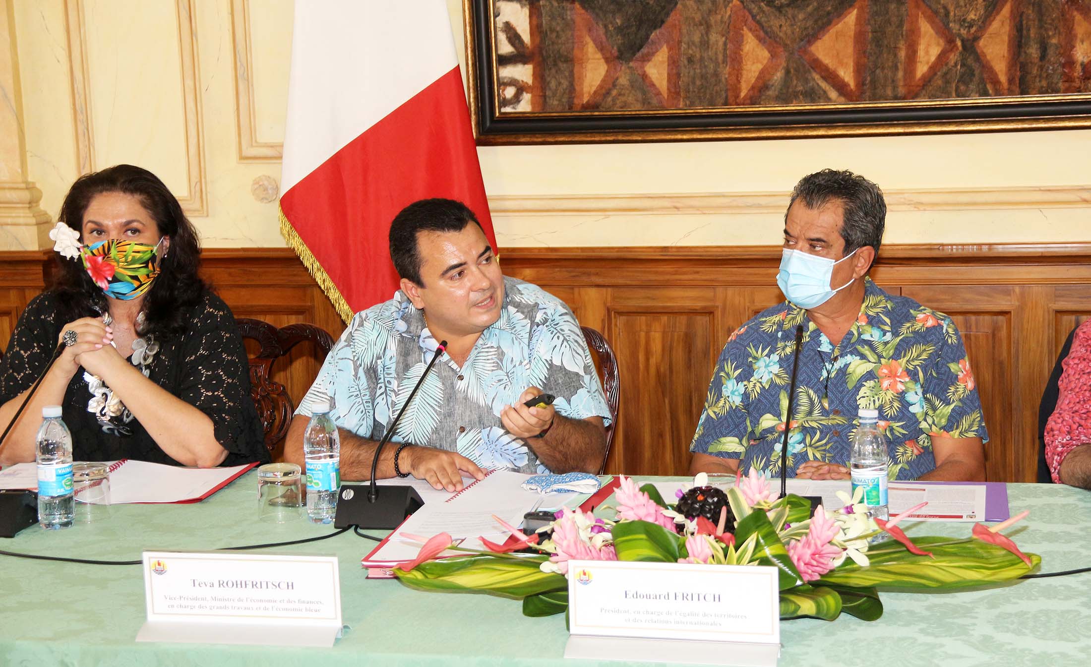 Au centre, le vice-président de la Polynésie, également candidat aux sénatoriales, a présenté ce plan plus en détails ©Présidence de la Polynésie 