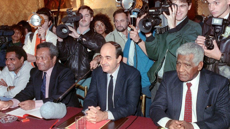 Signature de l'Accord de Matignon en 1988 à Paris 