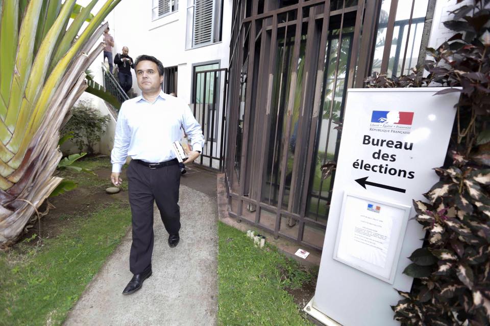 Elections Régionales 2015 : À la Réunion, Didier Robert devant Huguette Bello, Thierry Robert en arbitre