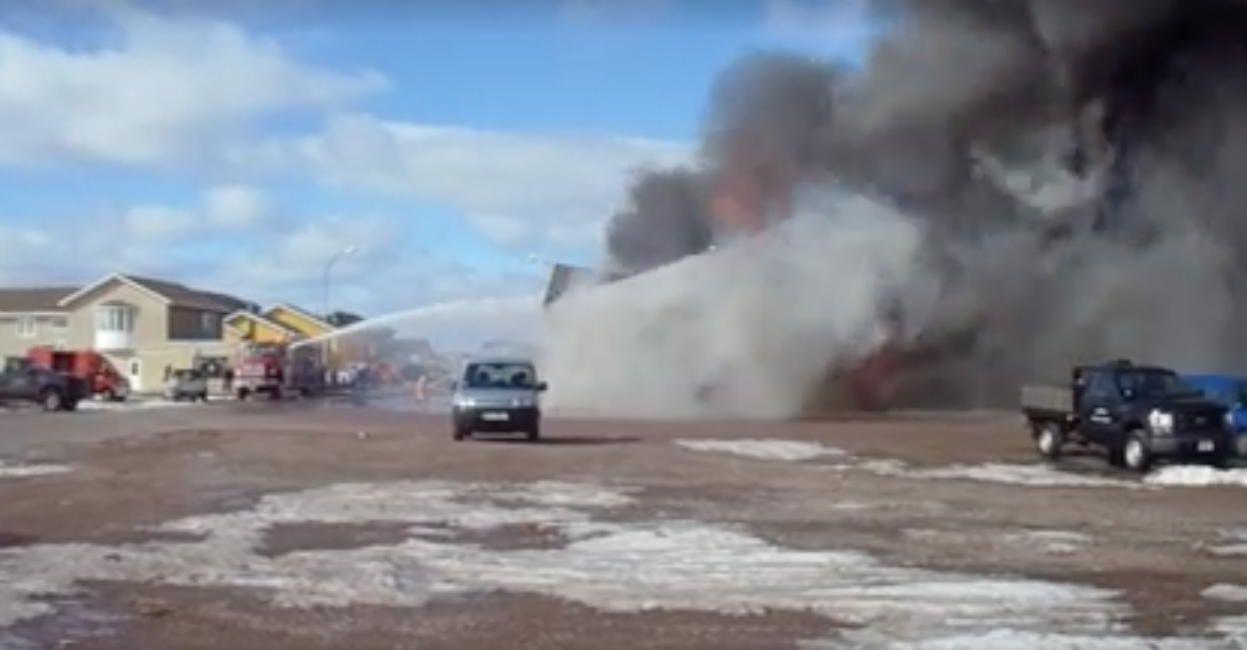 Saint-Pierre-et-Miquelon : Un incendie détruit les ateliers municipaux