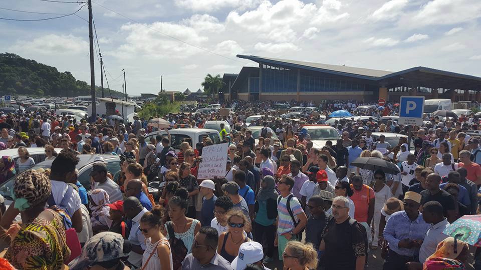 Mayotte: Union des Mahorais contre la violence, désunion des élus sur la sécurité