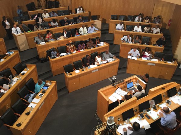 Les collectivités territoriales de Martinique et de Guyane adoptent leur premier budget.