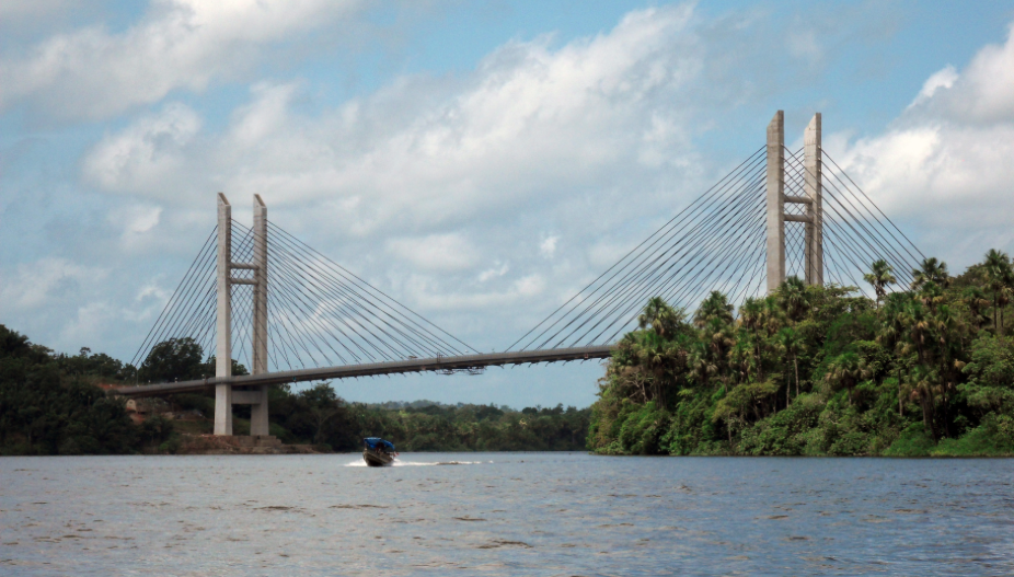 Guyane: Le sénateur Antoine Karam interpelle le gouvernement sur l’ouverture du Pont de l’Oyapock