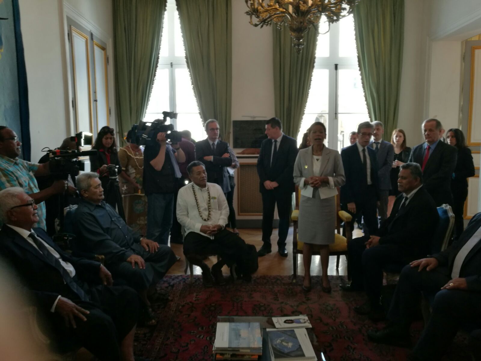 Visite des rois de Wallis-et-Futuna à Paris: L’évolution statutaire de Wallis-Et-Futuna et le développement économique comme axes majeurs des réunions de travail