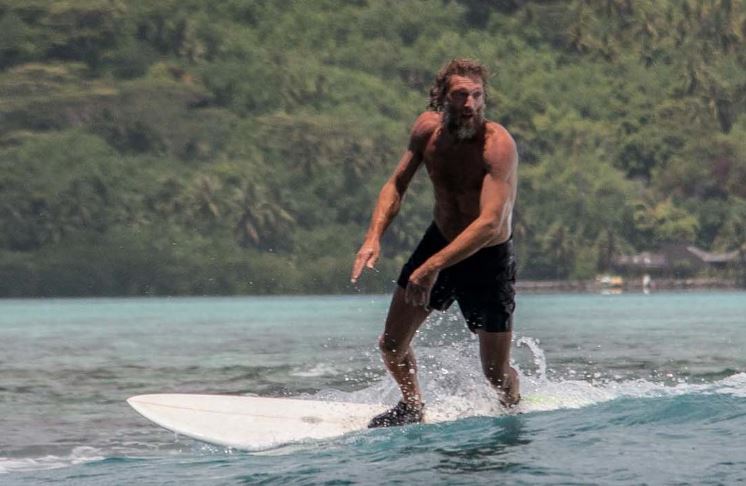 En Polynésie française, Vincent Cassel entre vagues et tournage