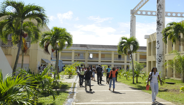 Université des Antilles: les étudiants obtiennent une dispense de cours pour des professeurs mis en examen