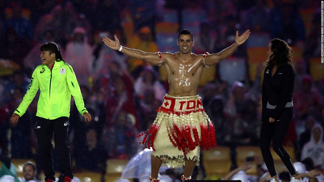 Jeux Olympiques: Le porte-drapeau huilé des Tonga veut faire les Jeux d’hiver