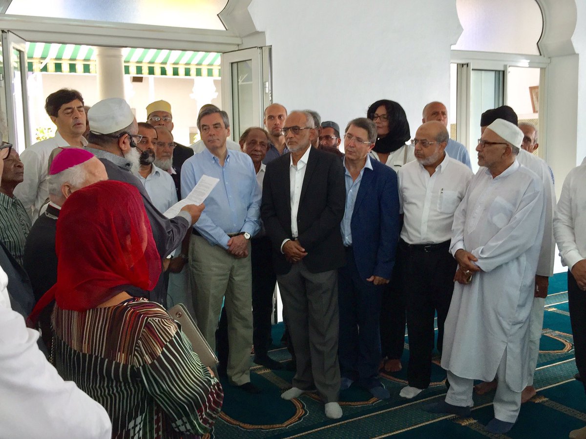 François Fillon à la Réunion :  Visite de mosquée et tours de piste pour boucler la visite de François Fillon