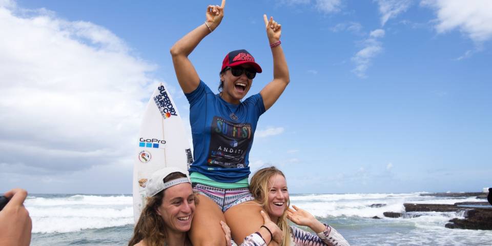 Surf: La Réunionnaise Johanne Defay remporte l&rsquo;Anditi Women&rsquo;s Pro