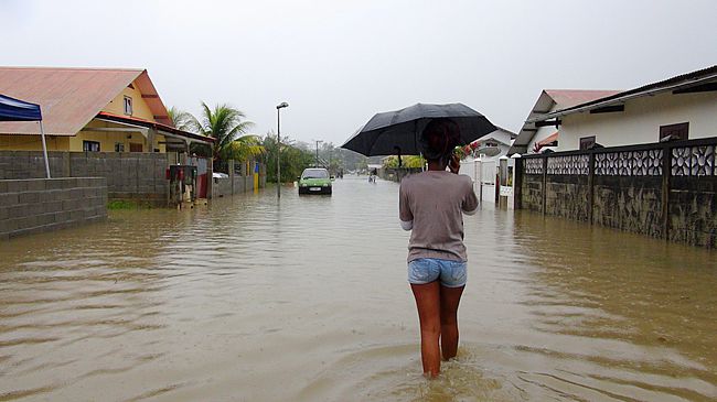 Guyane : Les appels aux dons se multiplient pour aider les habitants du Maroni victimes d&rsquo;inondations, sources de polémique