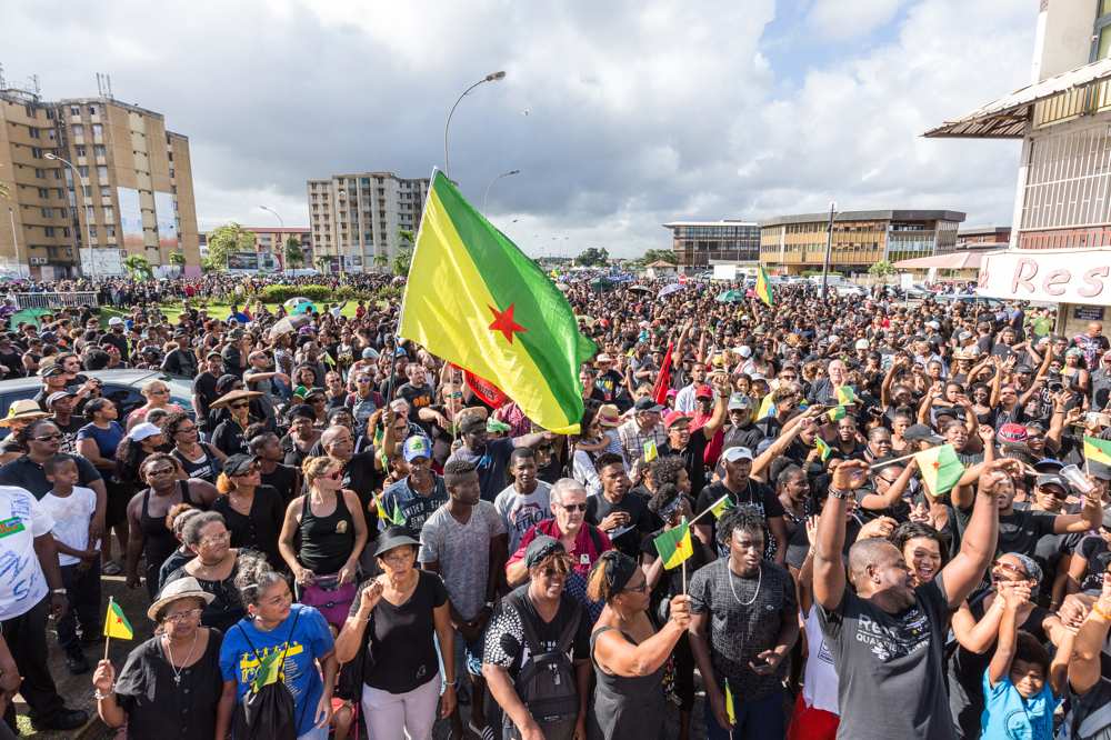 Emmanuel Macron en visite officielle sur le territoire: les Guyanais réclament un droit de suite