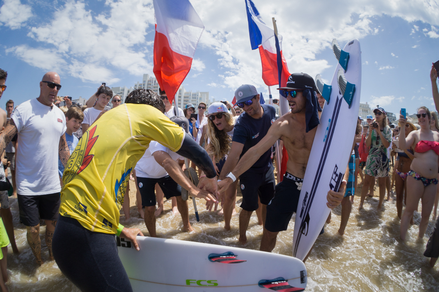 Surf: La France championne du Monde avec les Réunionnais Johanne Defay et Jérémy Florès