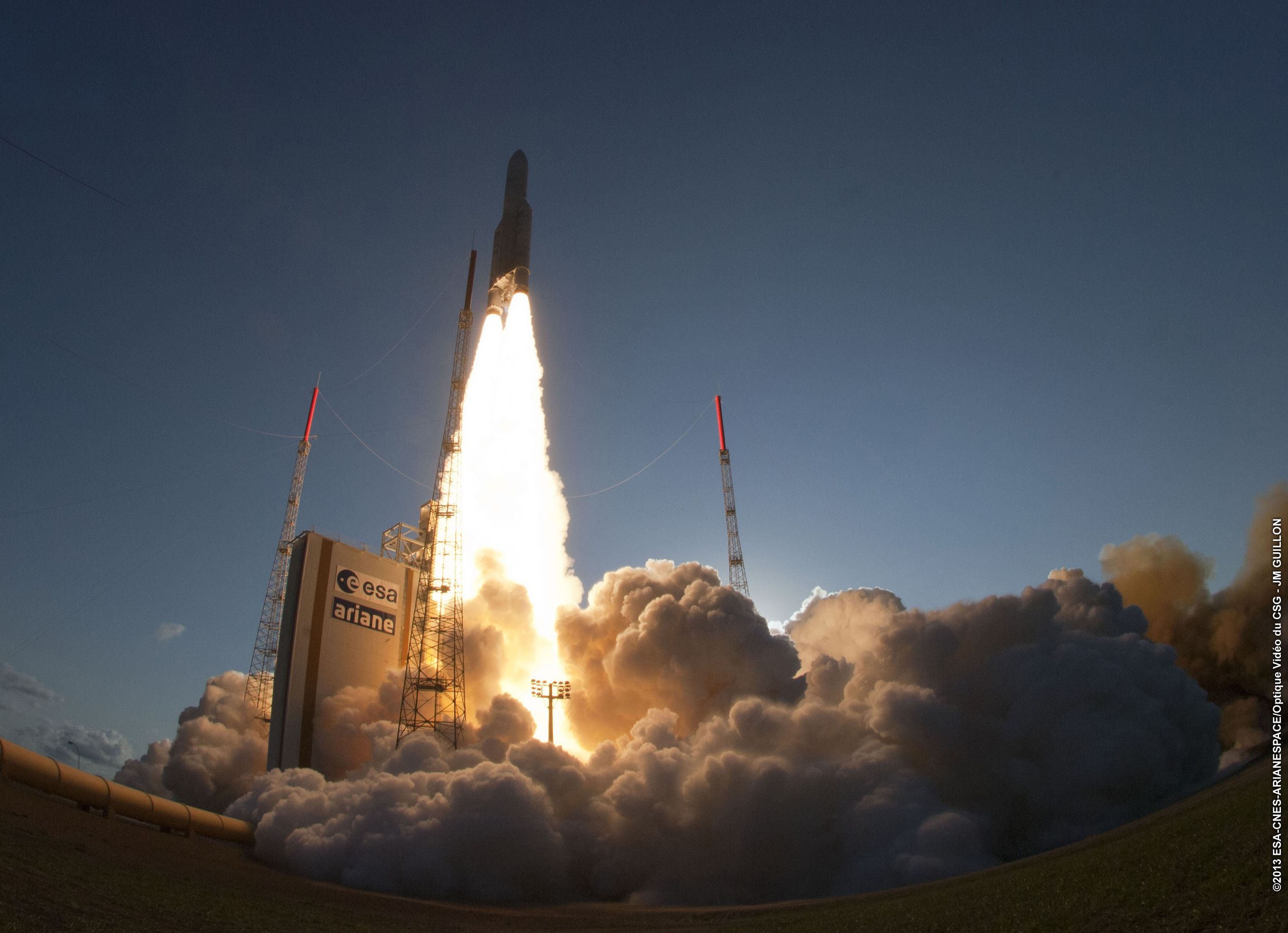 Arianespace: Ariane 5 lance mercredi deux satellites de télécommunications