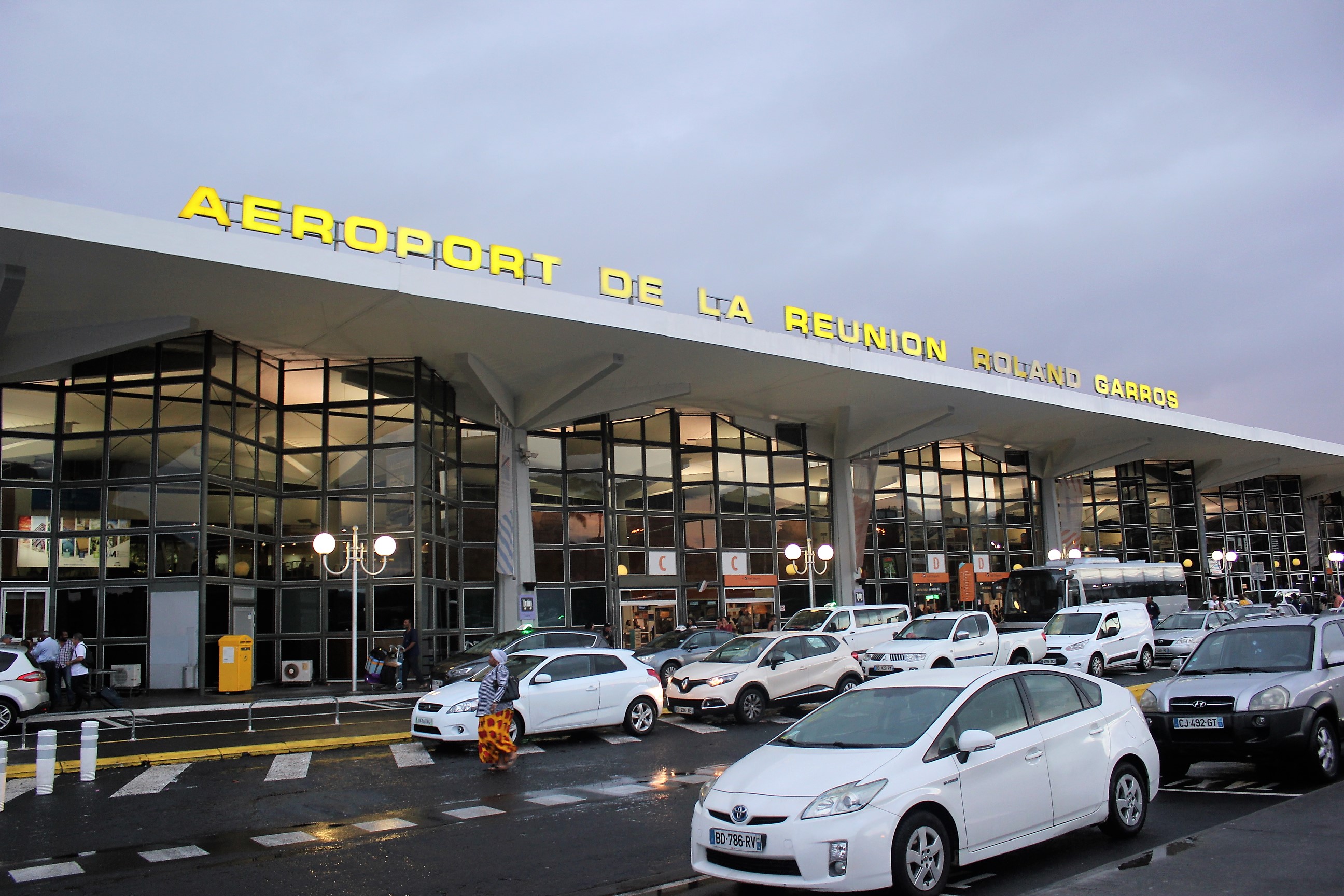 COVID-19 : Restriction des transports aériens à La Réunion et à Mayotte