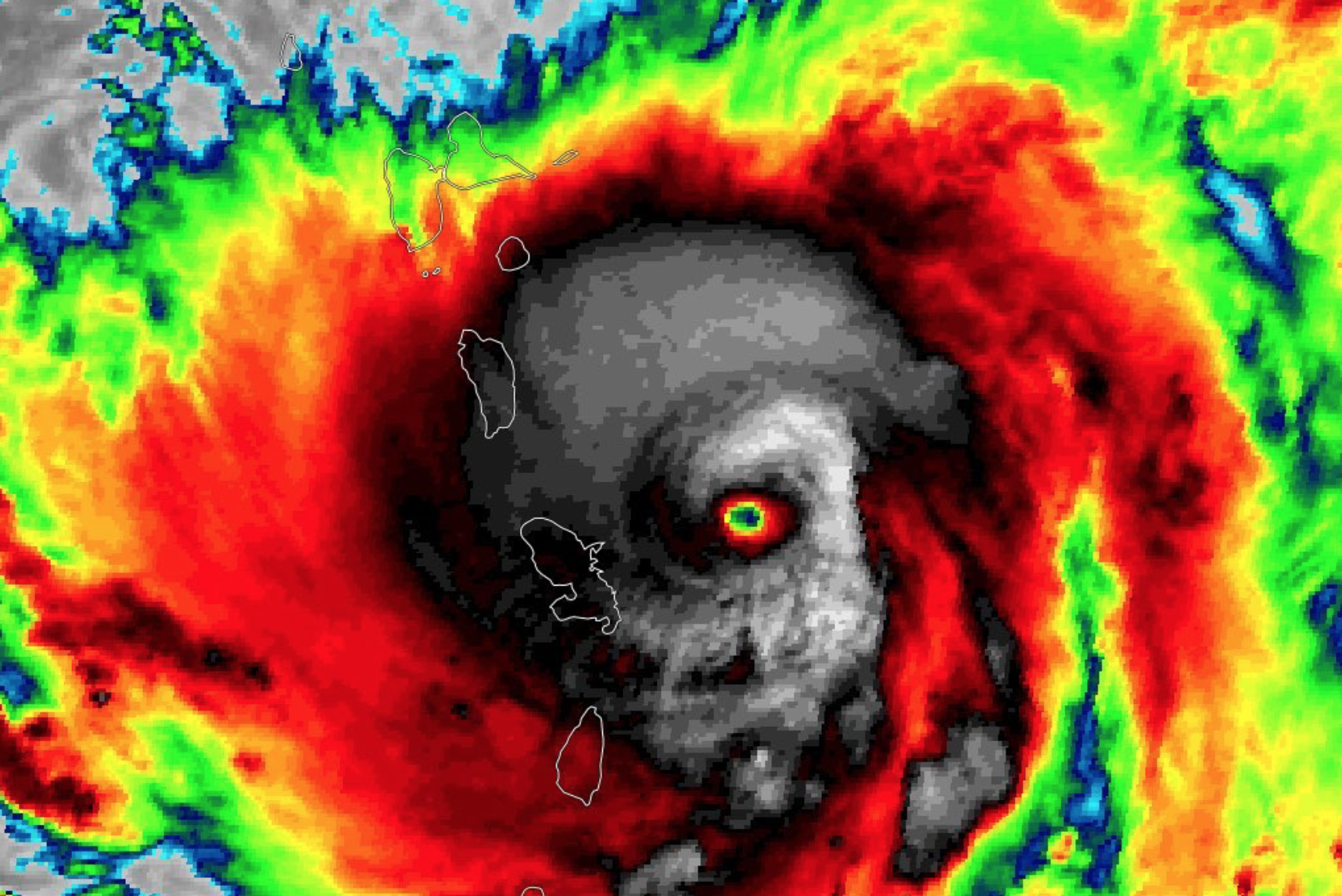 Ouragan Maria: La Dominique ravagée, la Guadeloupe plus touchée que la Martinique constatent les dégâts de cet ouragan « potentiellement ravageur »