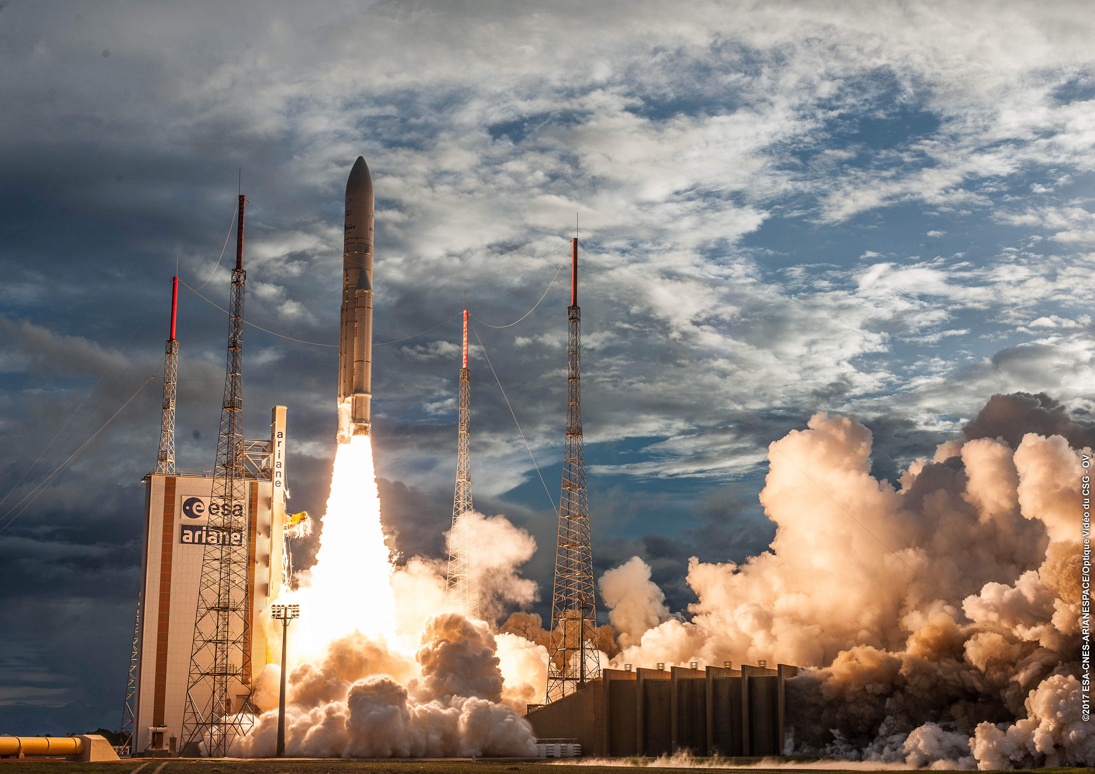 Centre spatial guyanais : Une fusée Ariane 5 décollera mardi pour mettre en orbite quatre satellites