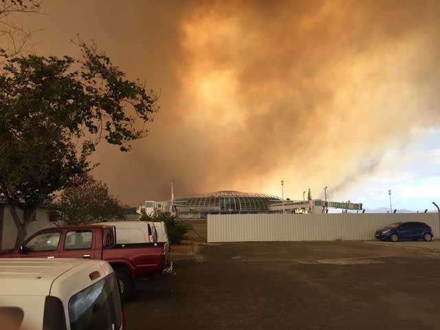 Nouvelle-Calédonie : un violent incendie à proximité de l&rsquo;aéroport international de la Tontouta.