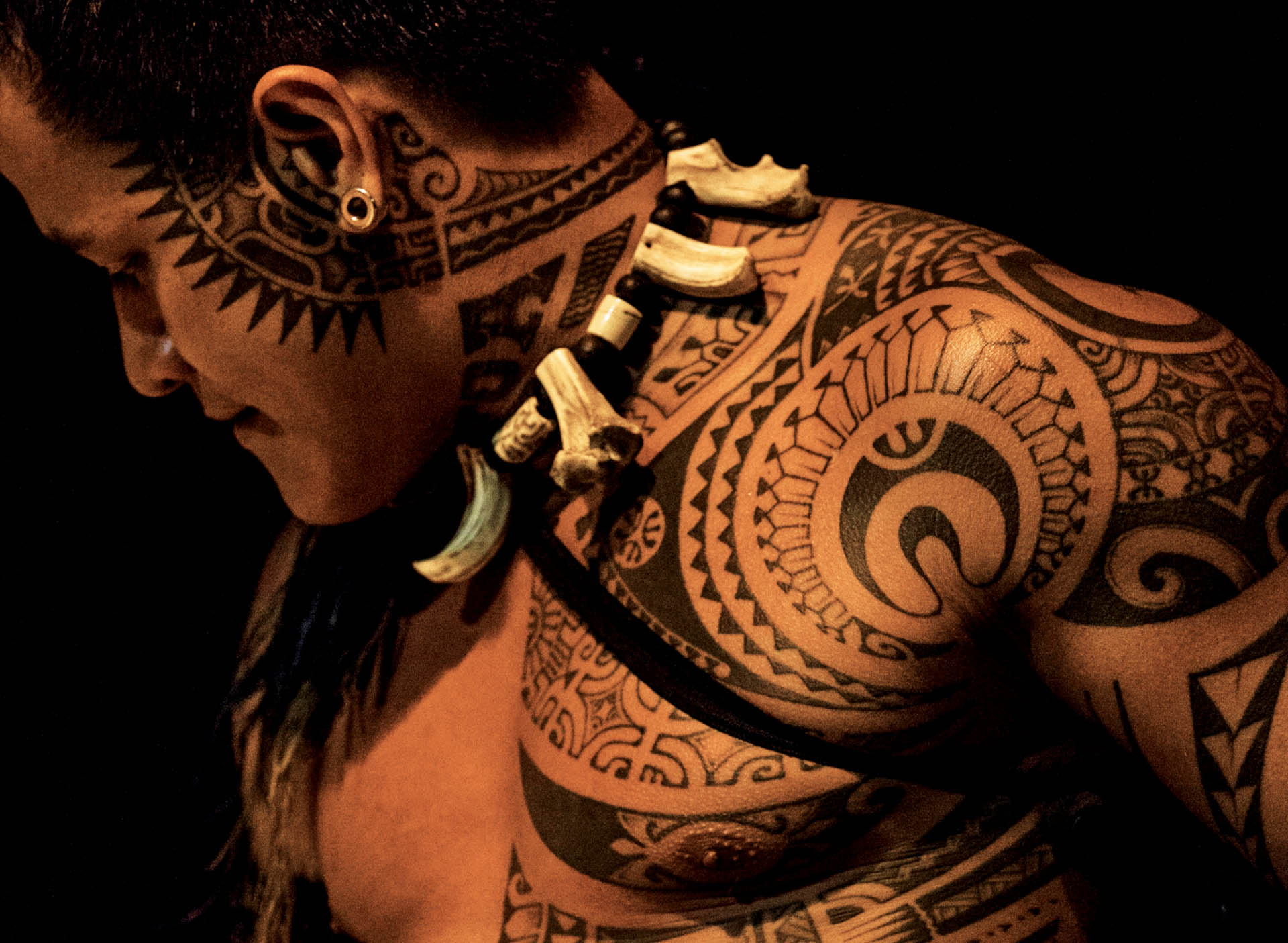 Tattoo i Paris : Un village du tatouage polynésien s’installe dans la Capitale