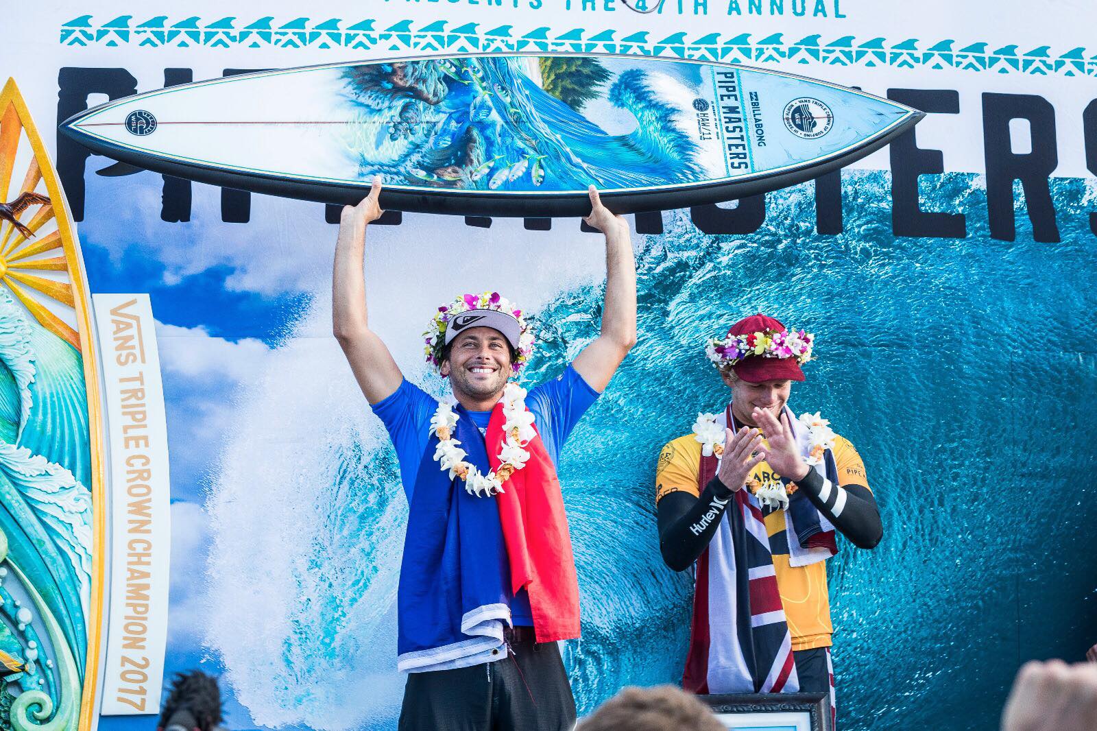 Surf: Le Réunionnais Jérémy Florès remporte le Pipe Masters 2017 à Hawaï