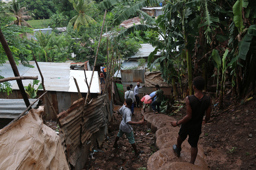 Mayotte : Un glissement de terrain  provoque la mort de 5 personnes à Koungou