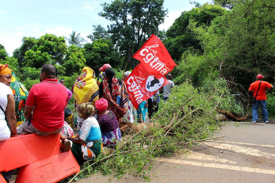 Mayotte: ouverture momentanée des barrages à Mayotte et manifestation de soutien à Marseille
