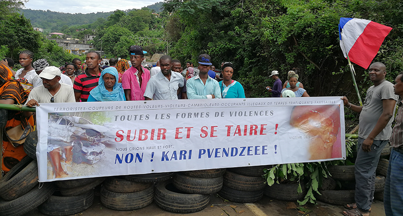 Nouveaux barrages routiers à Mayotte, menaces de durcir le mouvement lundi