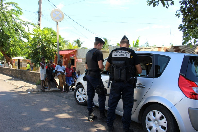 Mayotte: En pleine crise diplomatique, le sous-préfet chargé de la lutte contre l&rsquo;immigration clandestine cherche à rassurer