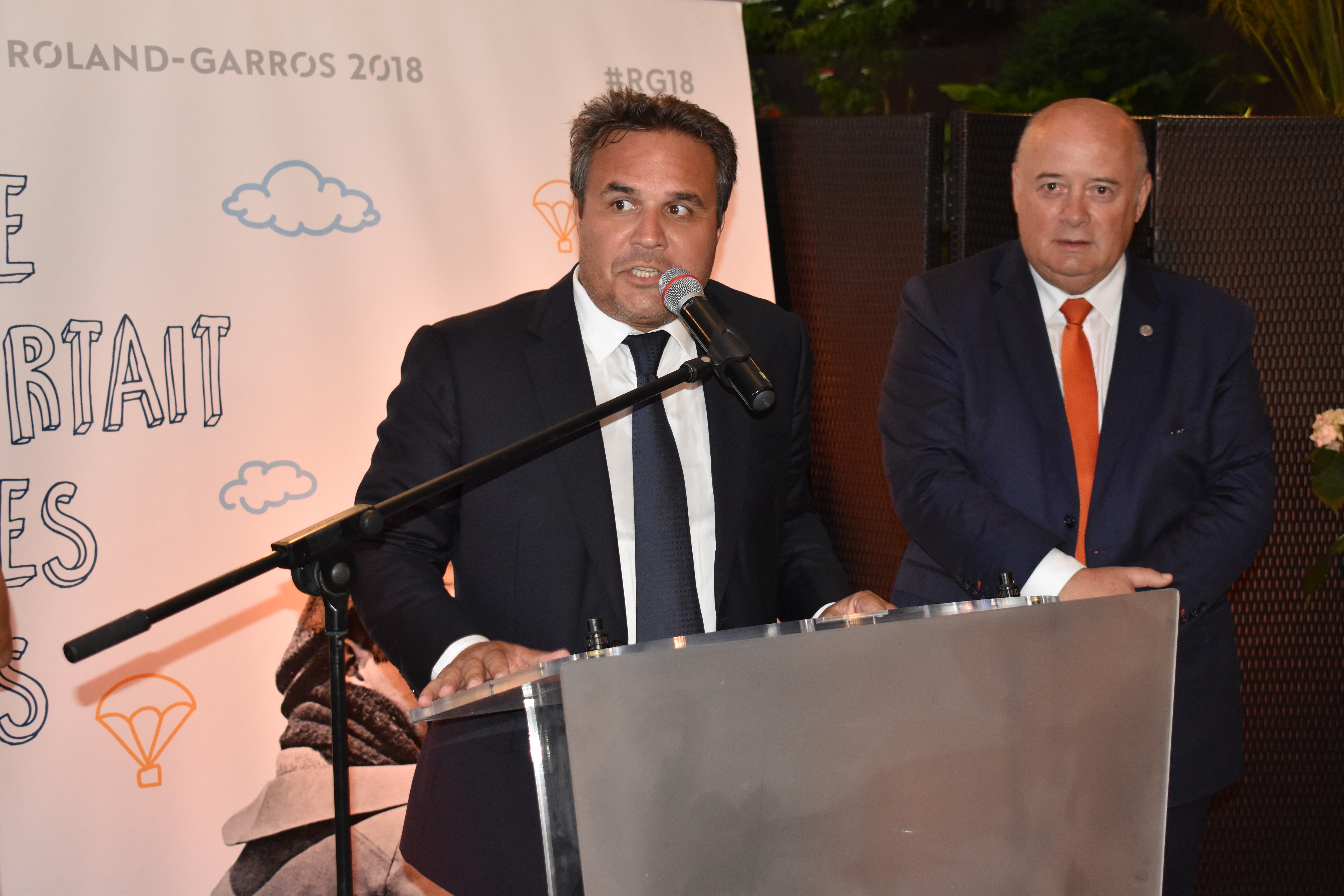 Centenaire de la disparition de Roland Garros: Le Président de la Région Réunion Didier Robert rend hommage à l’aviateur à Roland Garros à Paris