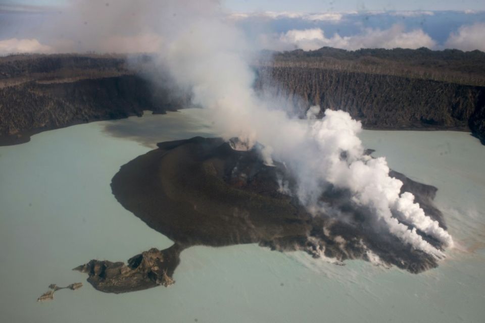 Eruption volcanique au Vanuatu: La population d’Ambae incitée à quitter l’île pour de bon
