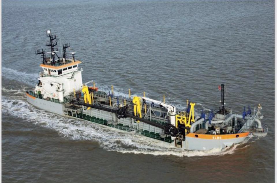 Guadeloupe: Un navire-dragueur pour lutter contre les sargasses en expérimentation