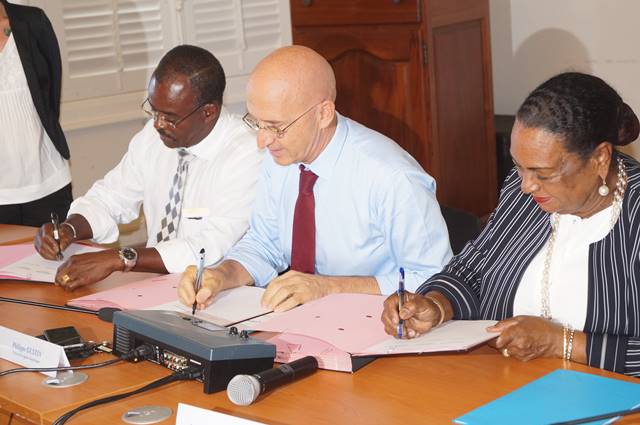 Dossier de l&rsquo;Eau en Guadeloupe: Une convention signée pour mettre fin aux tours d&rsquo;eau d&rsquo;ici 18 mois