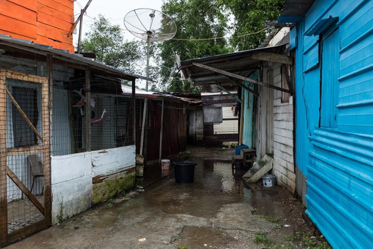 Habitat informel en Guyane: Le sénateur Antoine Karam alerte Gérard Collomb sur la lutte contre les squats