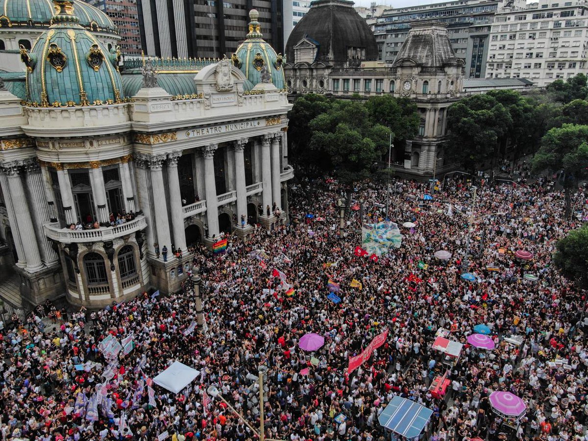 Présidentielles au Brésil: Les femmes se mobilisent contre le candidat d’extrême droite
