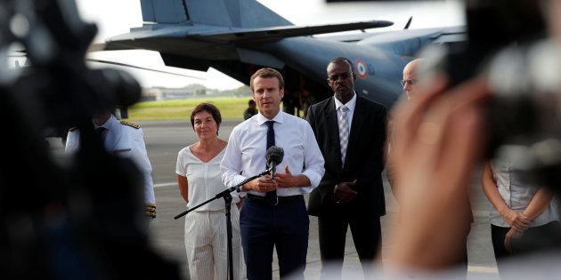 Emmanuel Macron arrive en Martinique, la tempête Kirk aussi
