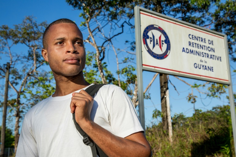 En Guyane, un lycéen échappe à l&rsquo;expulsion en prouvant qu&rsquo;il est Français depuis sa naissance