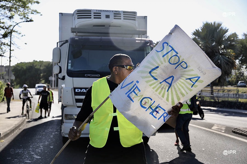 Gilets jaunes à La Réunion : Tensions à l’Hôtel de Région, les élus appellent à l’union et au calme
