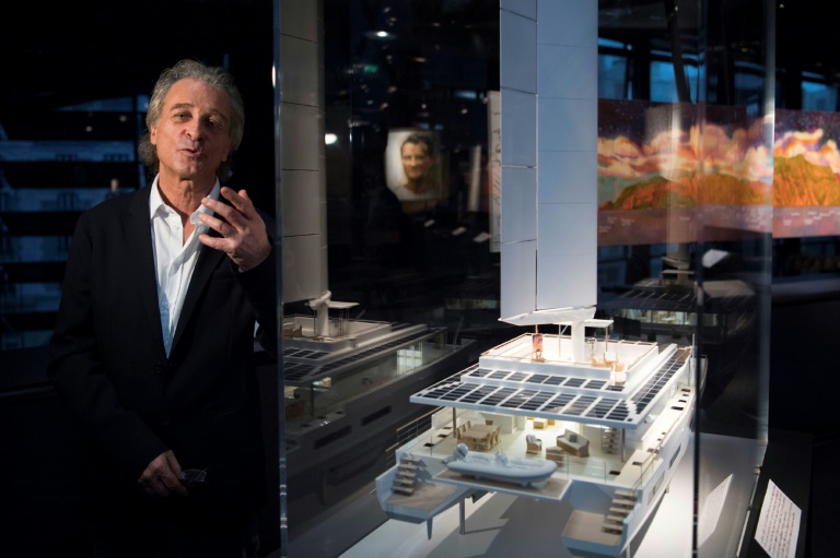 Au Quai Branly, Titouan Lamazou présente la maquette de son bateau-atelier