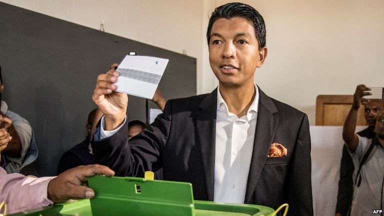 Présidentielle à Madagascar : L&rsquo;ancien président Rajoelina reste en tête