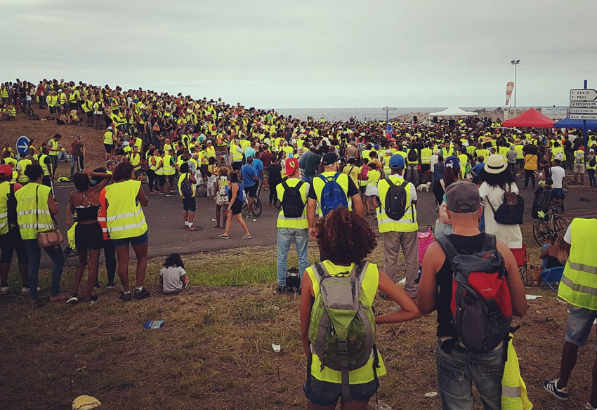 Gilets jaunes et crise sociale à La Réunion: Une manifestation massive au Port ternie par des affrontements avec les forces de l&rsquo;ordre