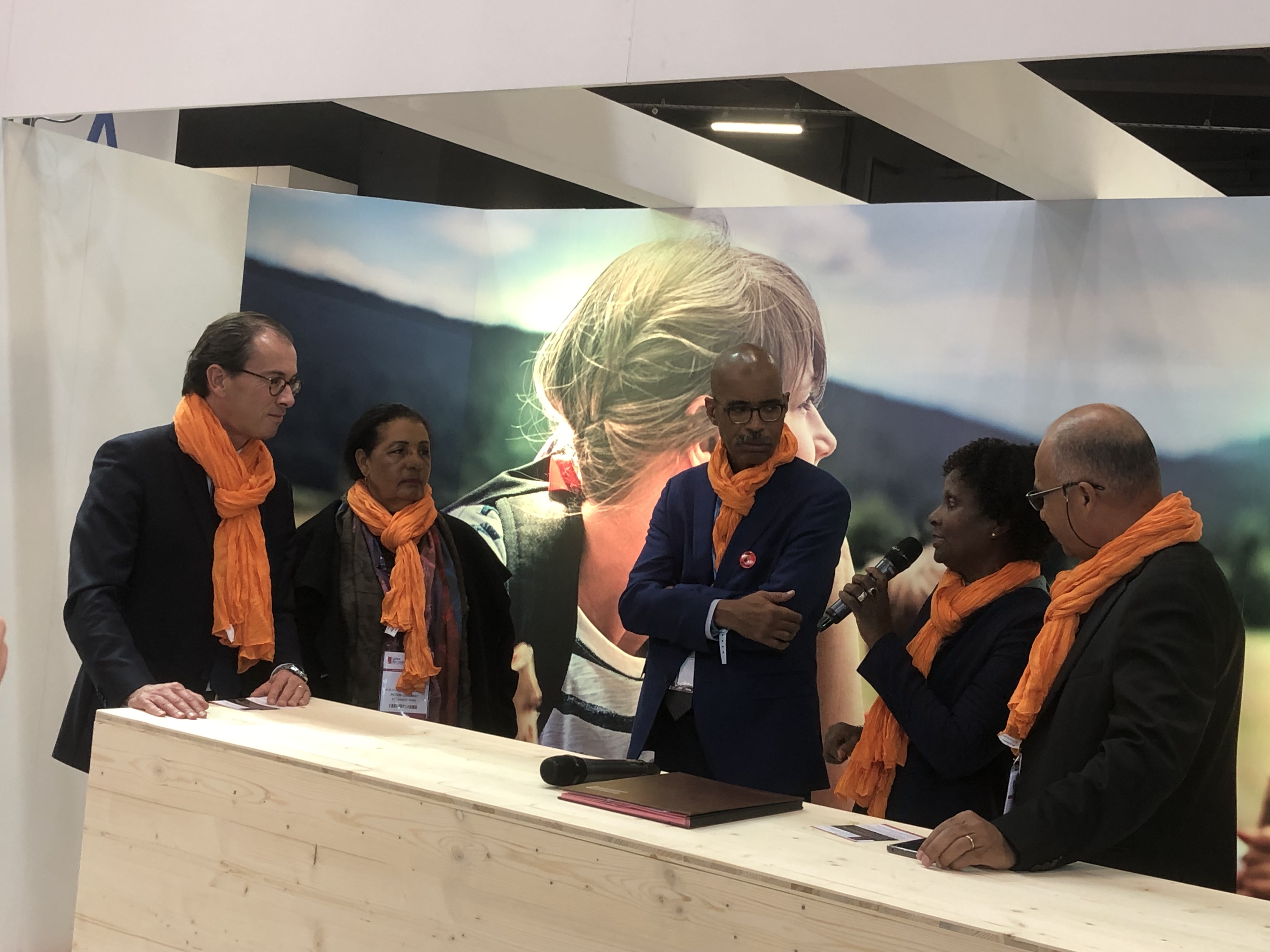 Numérique aux Antilles-Guyane : L’opérateur Orange signe trois conventions avec les Abymes, Cayenne et Kourou